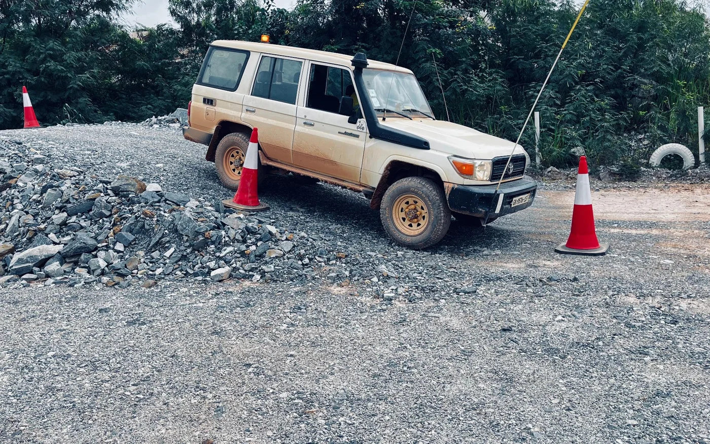 Exercice pratique de conduite 4x4 sur terrain non revêtu